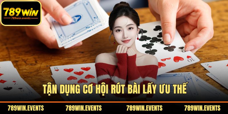 Tận dụng cơ hội rút bài lấy ưu thế